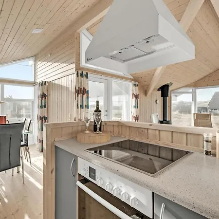 2 Bedroom Gorgeous In Hvide Sande Bjerregård